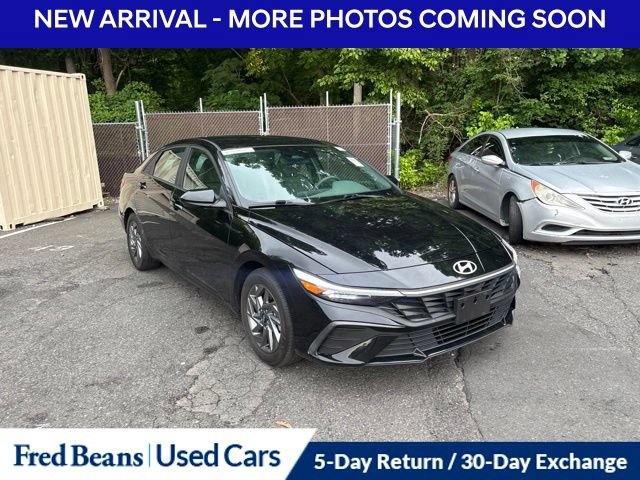 Used 2024 Hyundai Elantra SEL FWD image 3