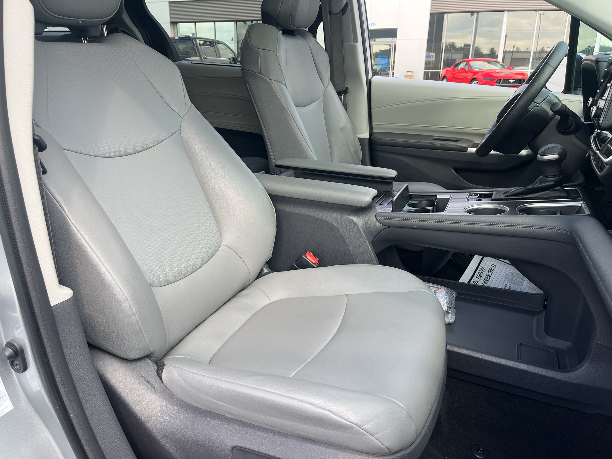 Used 2021 Toyota Sienna XLE w/ XLE Plus Package AWD/4WD image 29