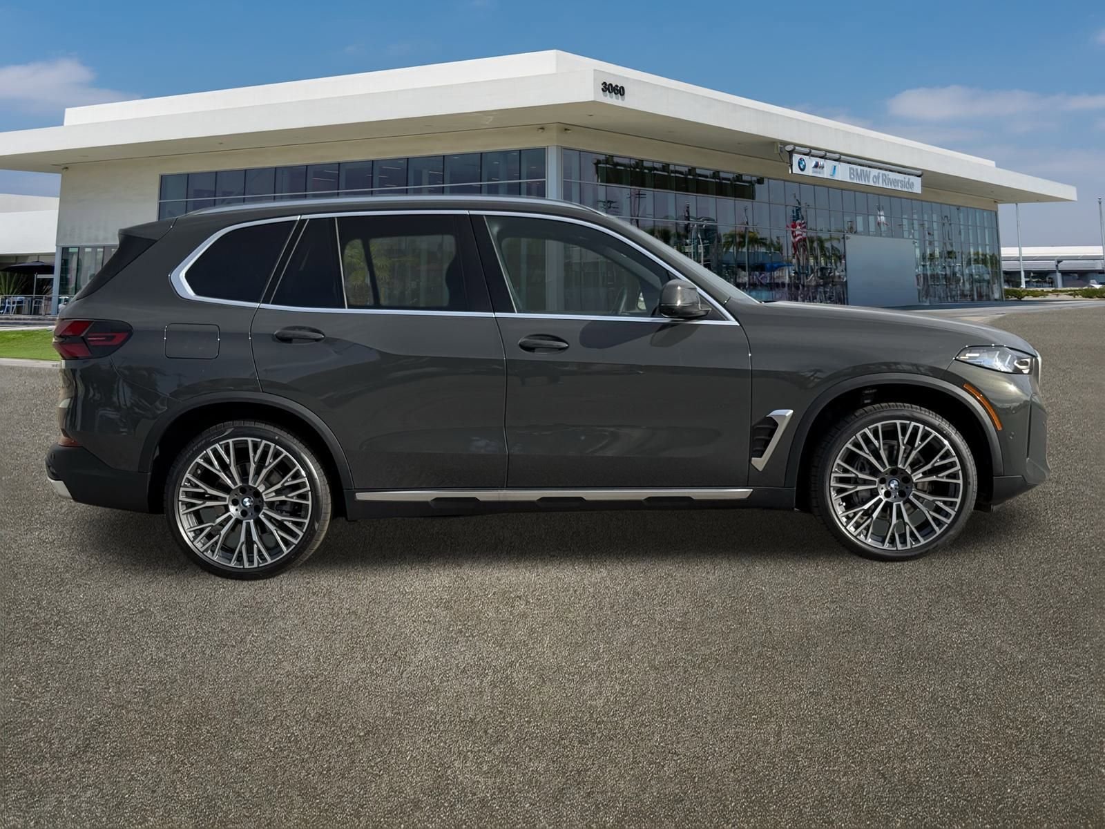 New 2026 BMW X5 sDrive40i image 12