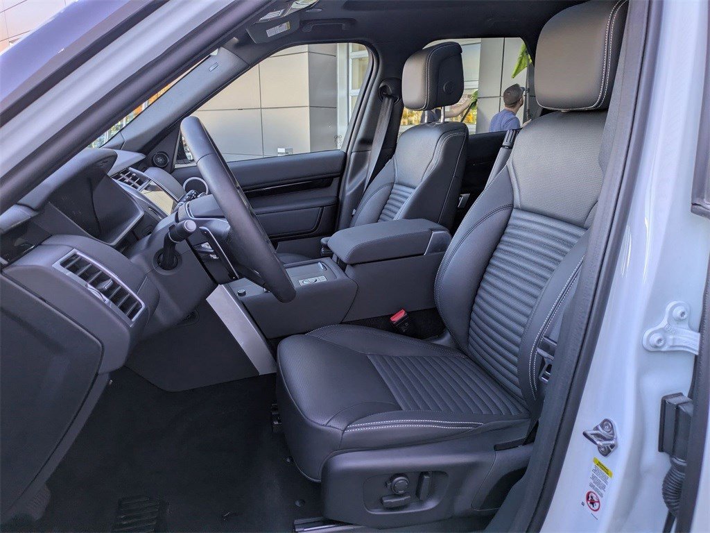 Used 2025 Land Rover Discovery S image 28