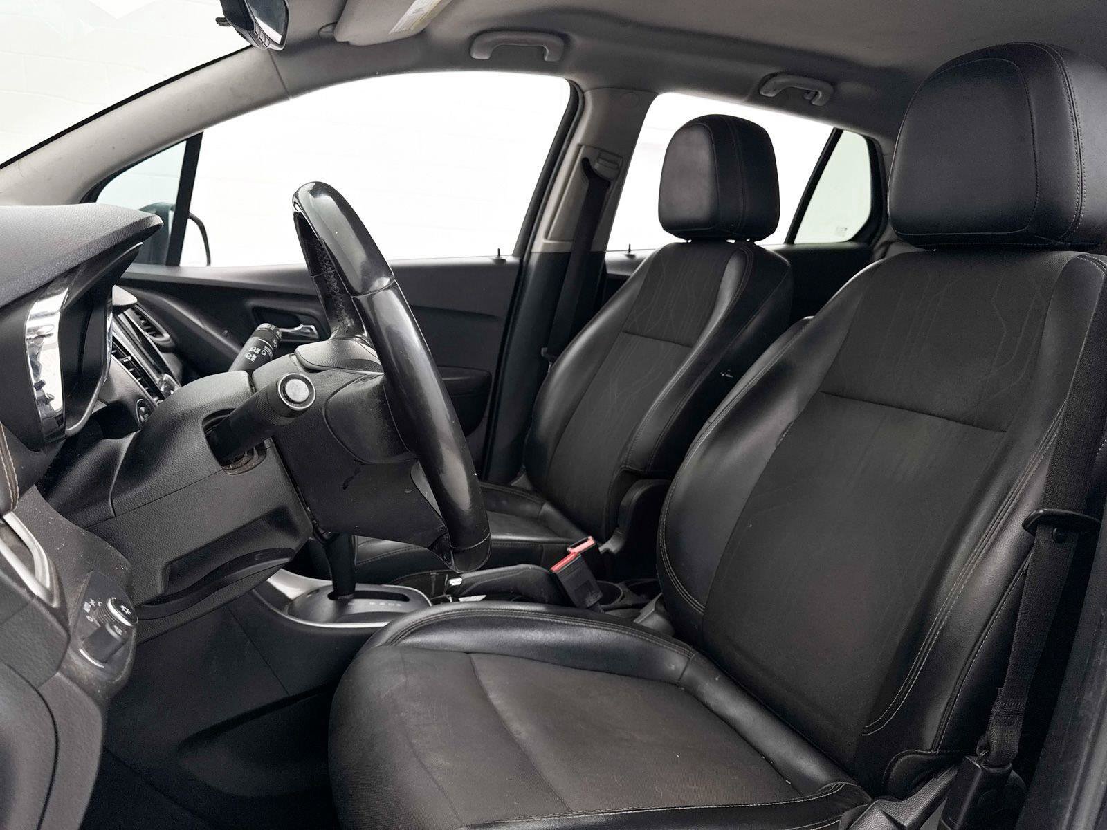 Used 2018 Chevrolet Trax LT w/ LT Convenience Package FWD image 11