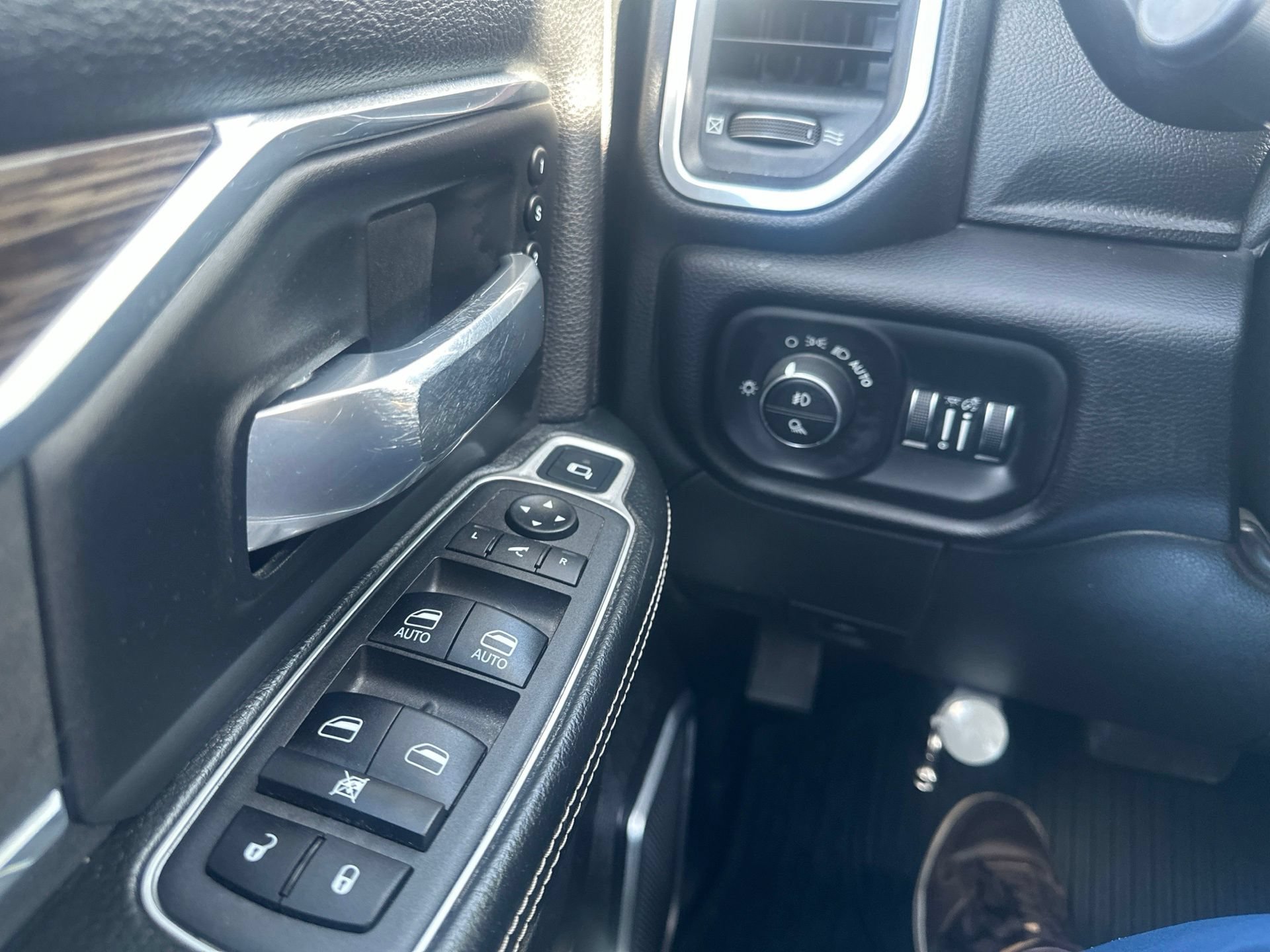 Used 2021 RAM 2500 Laramie w/ Safety Group AWD/4WD image 33