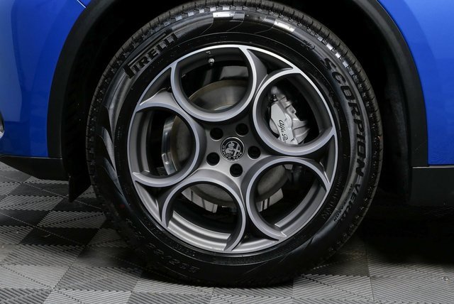 New 2025 Alfa Romeo Stelvio Sprint w/ Convenience Package image 3