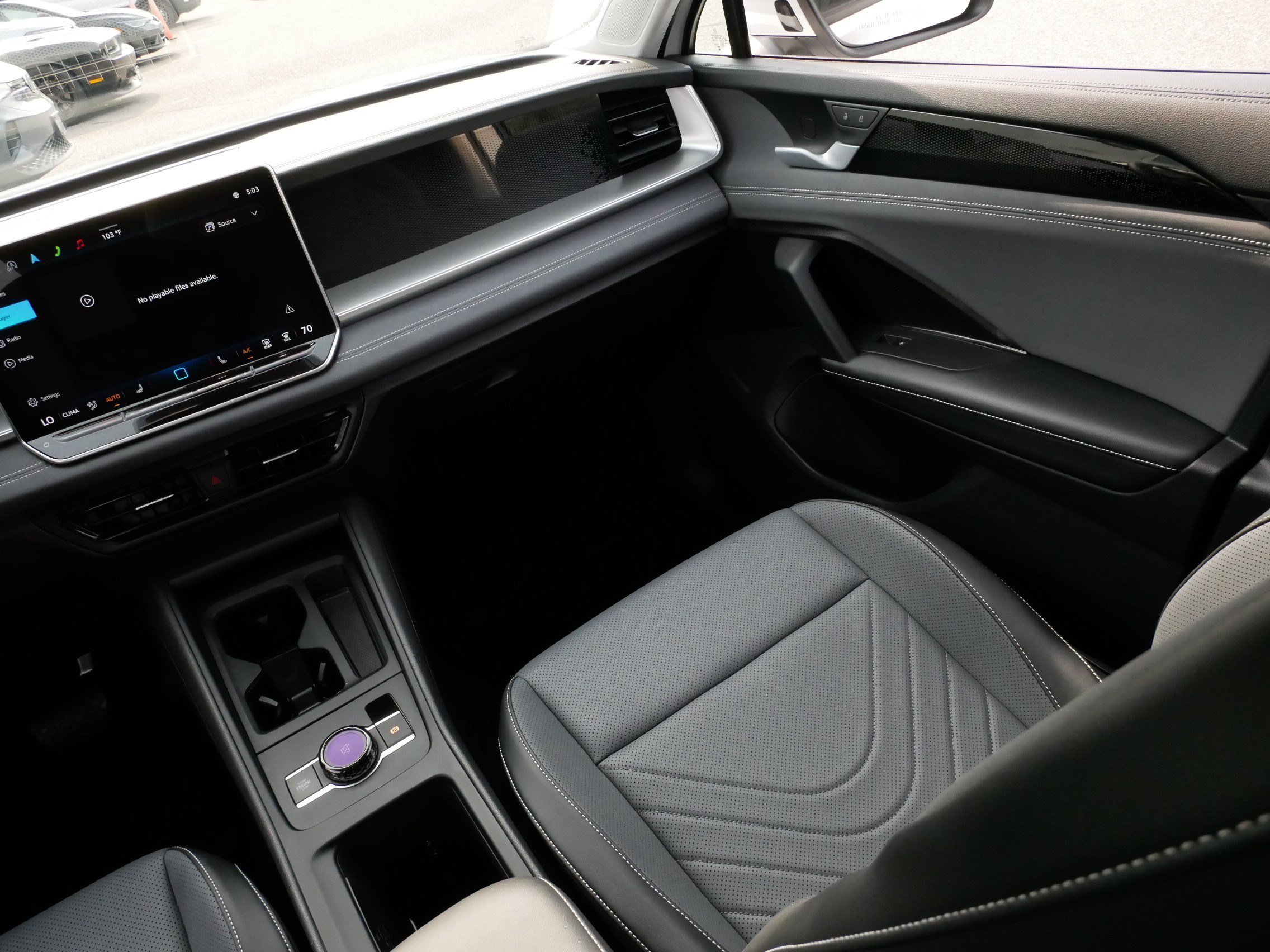 Used 2025 Volkswagen Tiguan SE w/ Panoramic Sunroof Package AWD/4WD image 11