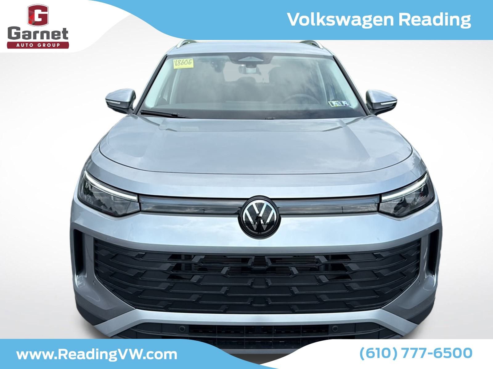 New 2025 Volkswagen Tiguan SE image 2