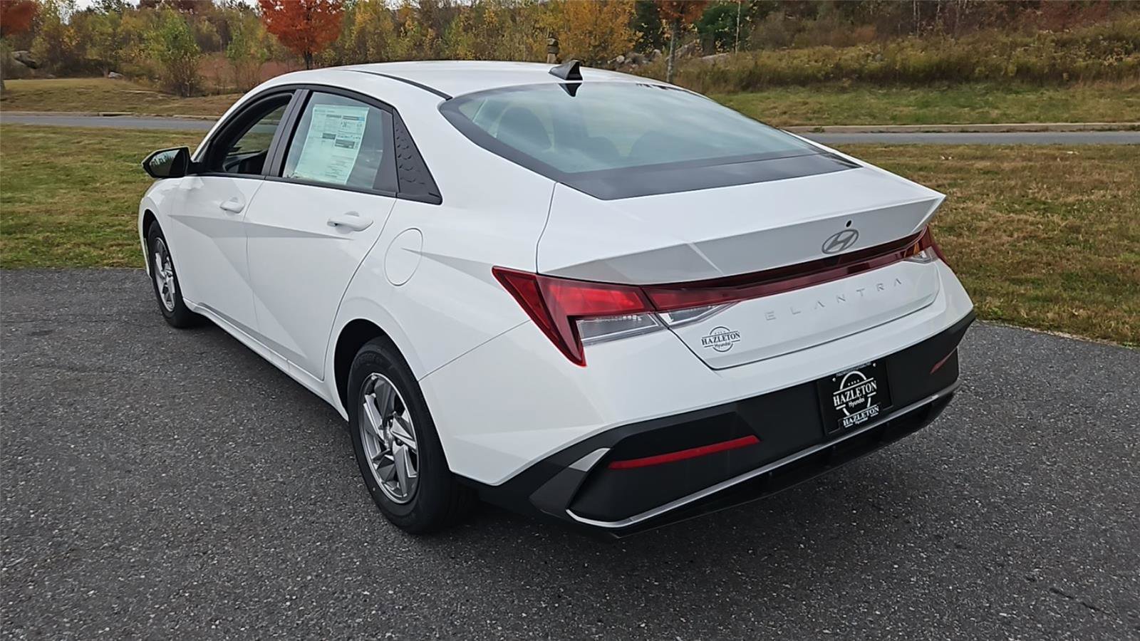 New 2025 Hyundai Elantra SE image 5