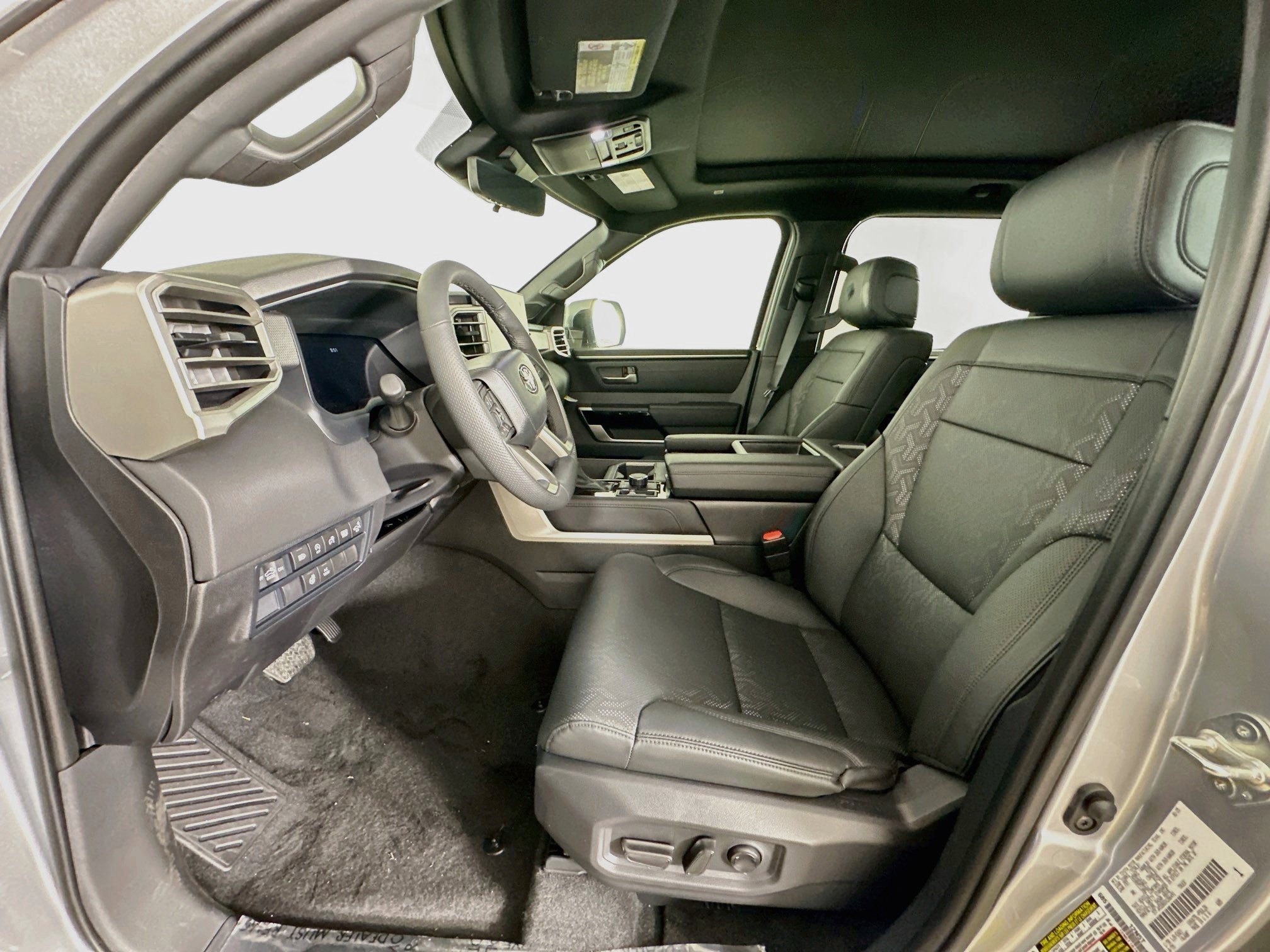 Used 2025 Toyota Tundra Limited AWD/4WD image 13
