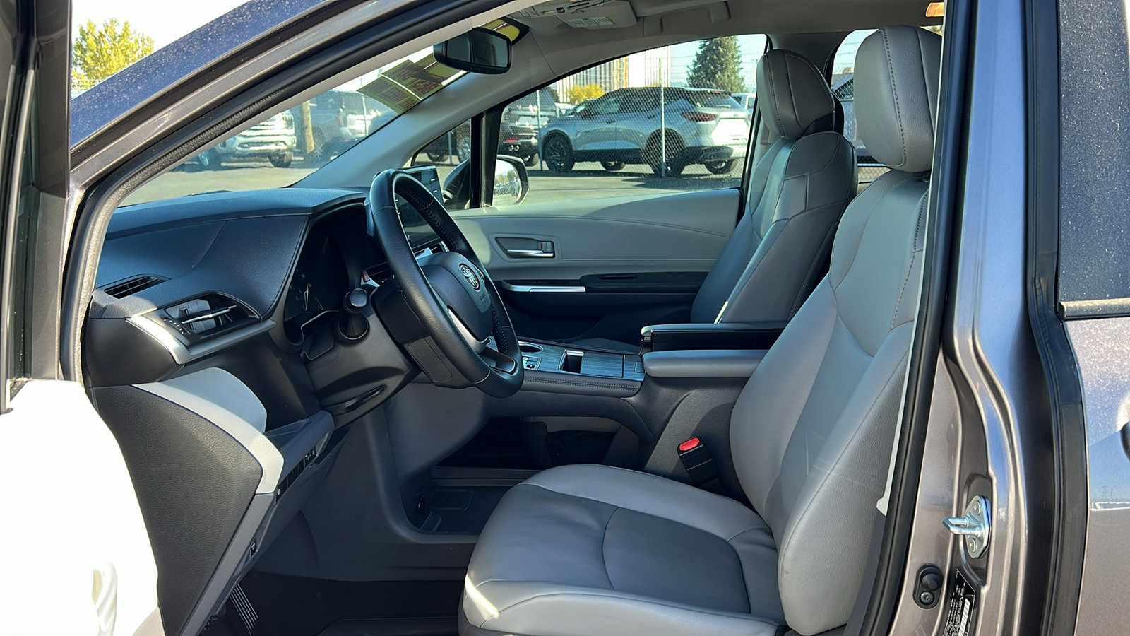 Used 2021 Toyota Sienna XLE image 28