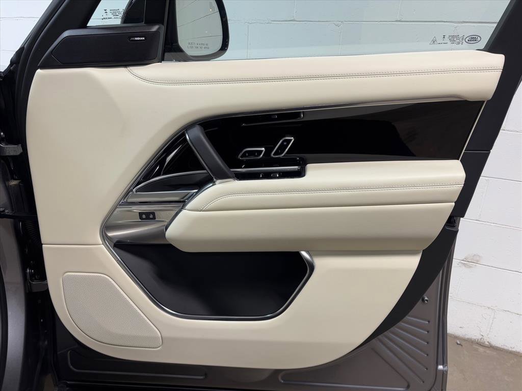 Used 2023 Land Rover Range Rover SE image 34