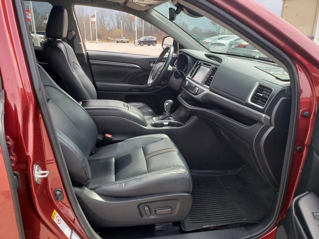 Used 2018 Toyota Highlander SE image 20