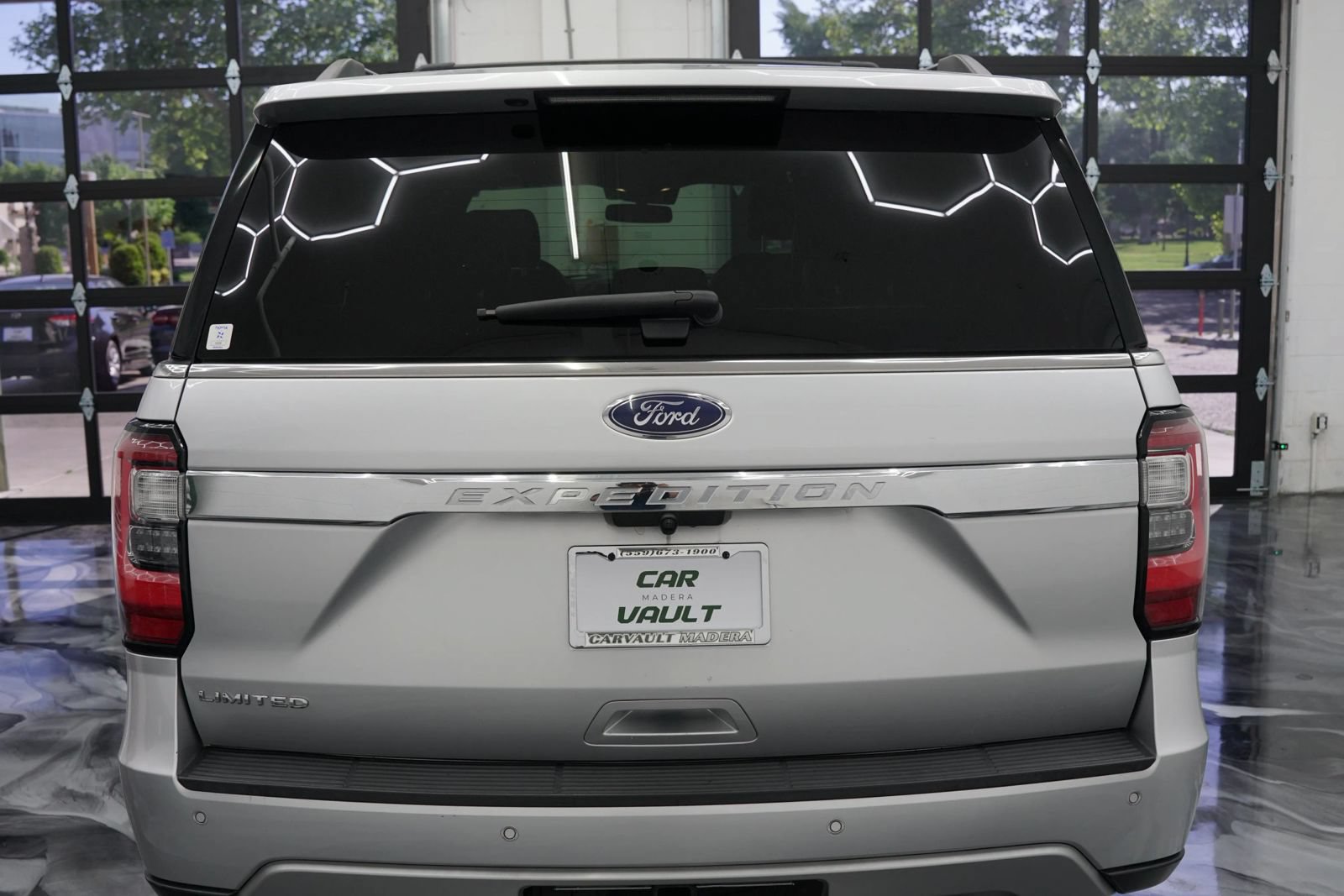 Used 2019 Ford Expedition Limited w/ Equipment Group 302A AWD/4WD image 10