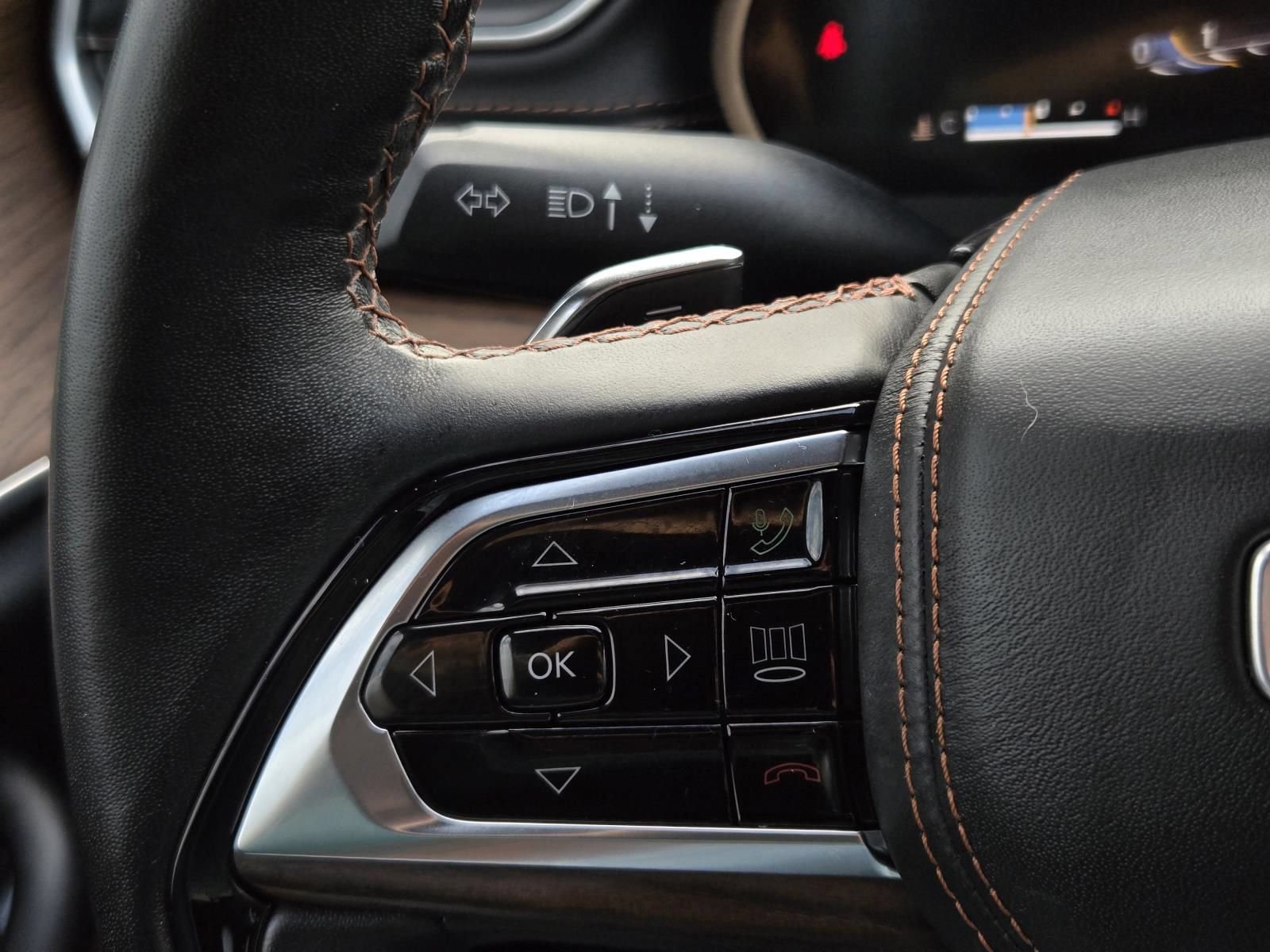 Used 2022 Jeep Grand Cherokee Summit w/ Luxury Tech Group V AWD/4WD image 30