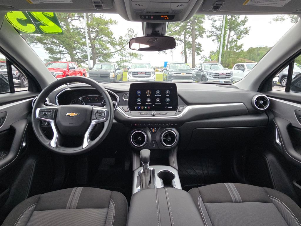 Used 2025 Chevrolet Blazer LT w/ Midnight/Sport Edition FWD image 12