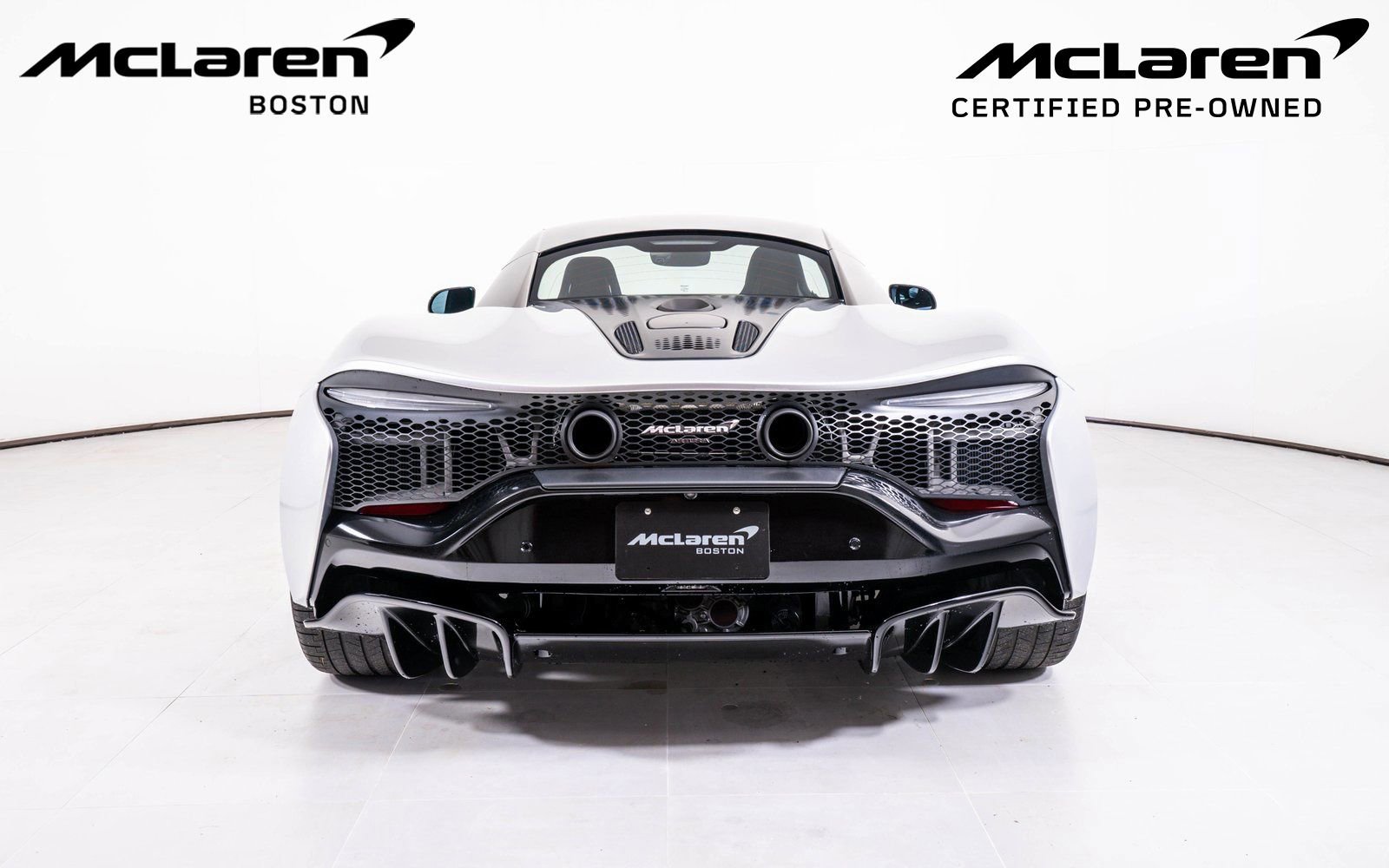Used 2023 McLaren Artura image 4
