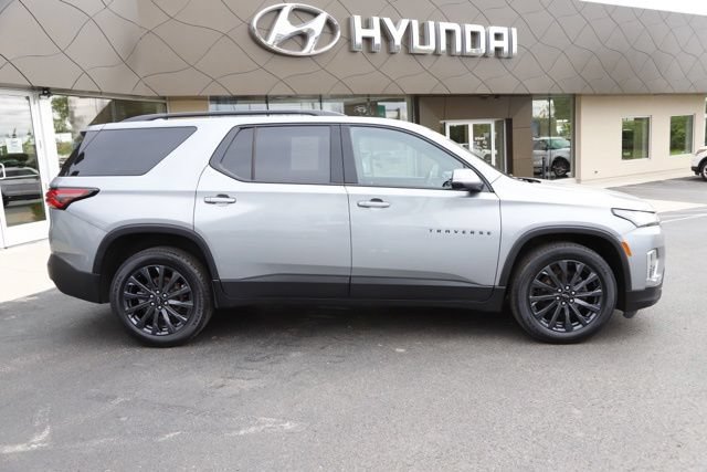 Used 2023 Chevrolet Traverse RS AWD/4WD image 2
