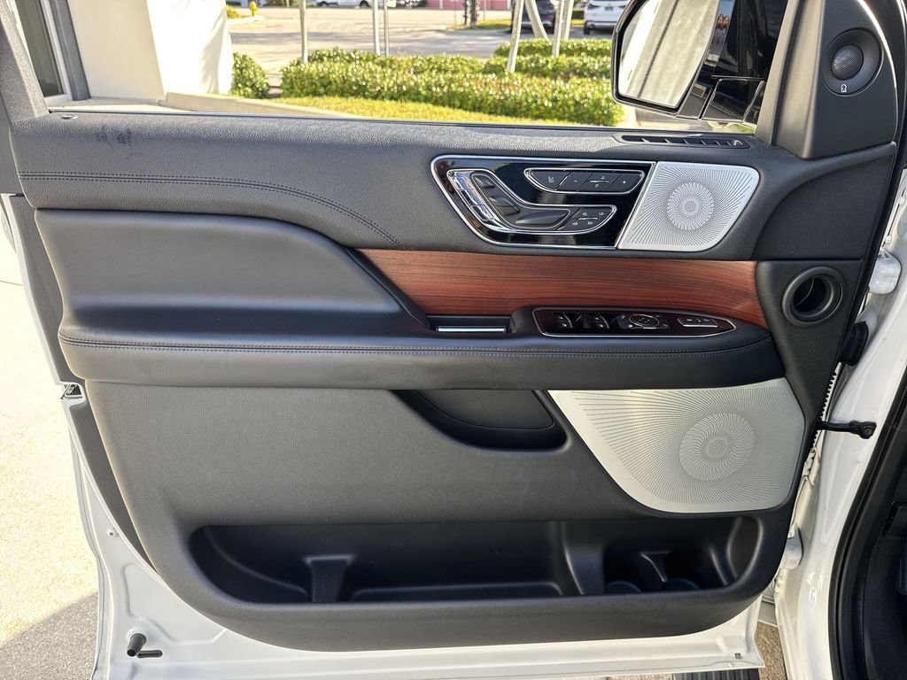 Used 2020 Lincoln Navigator L Reserve w/ Luxury Package AWD/4WD image 39