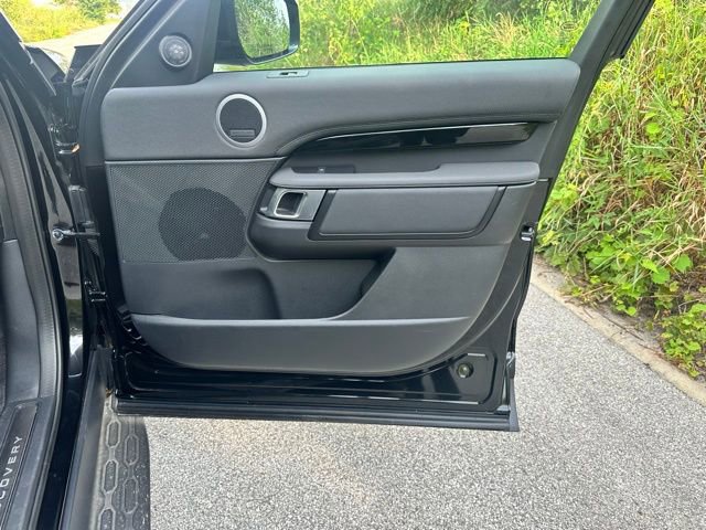 Used 2025 Land Rover Discovery S image 17