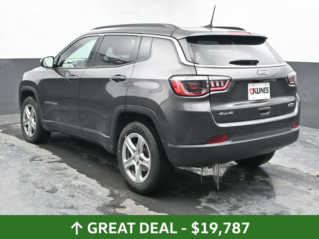 Used 2024 Jeep Compass Latitude image 10