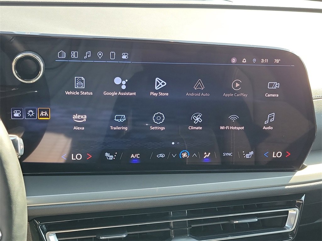 Used 2025 Chevrolet Traverse LT image 9