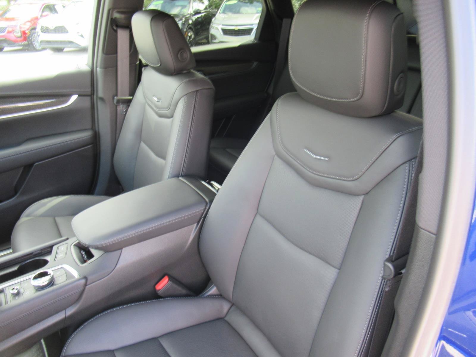 New 2026 Cadillac XT5 Sportv w/ LPO, Floor Liner Package AWD/4WD image 16