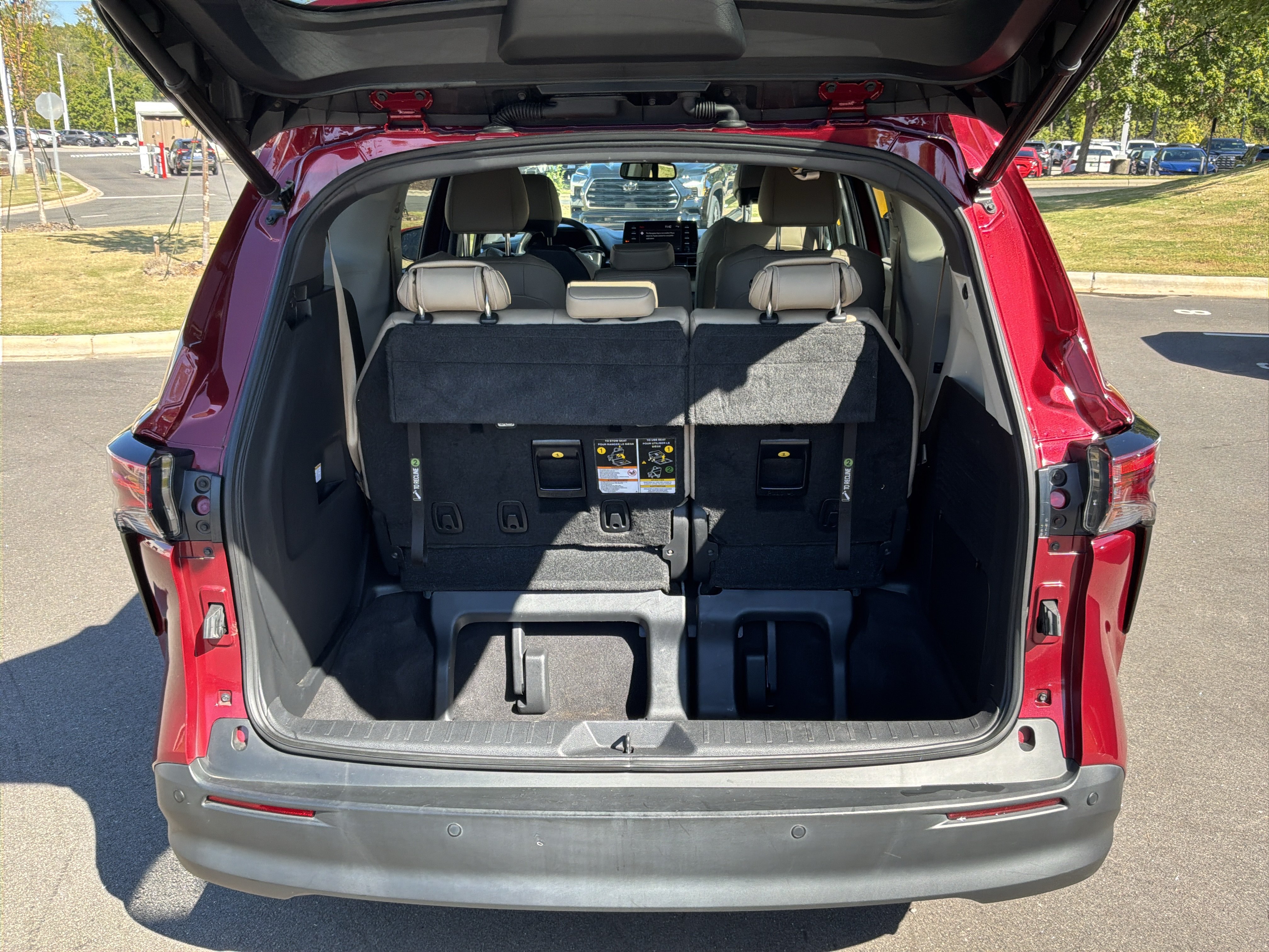 Used 2021 Toyota Sienna XLE FWD image 33