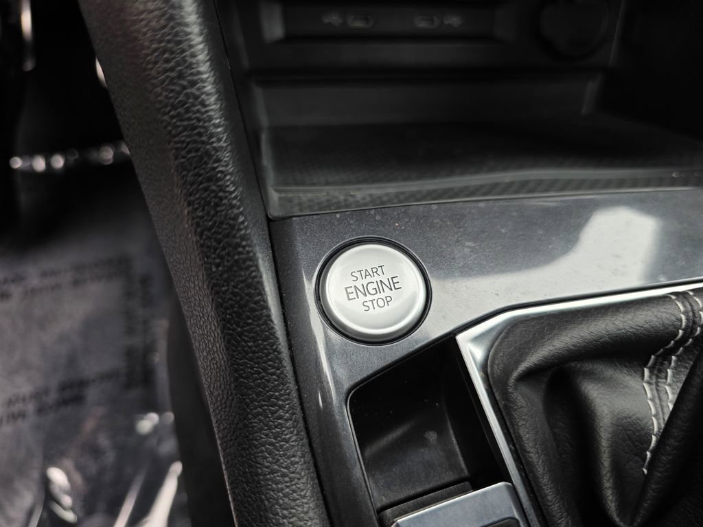 Used 2023 Volkswagen Tiguan SE R-Line image 35