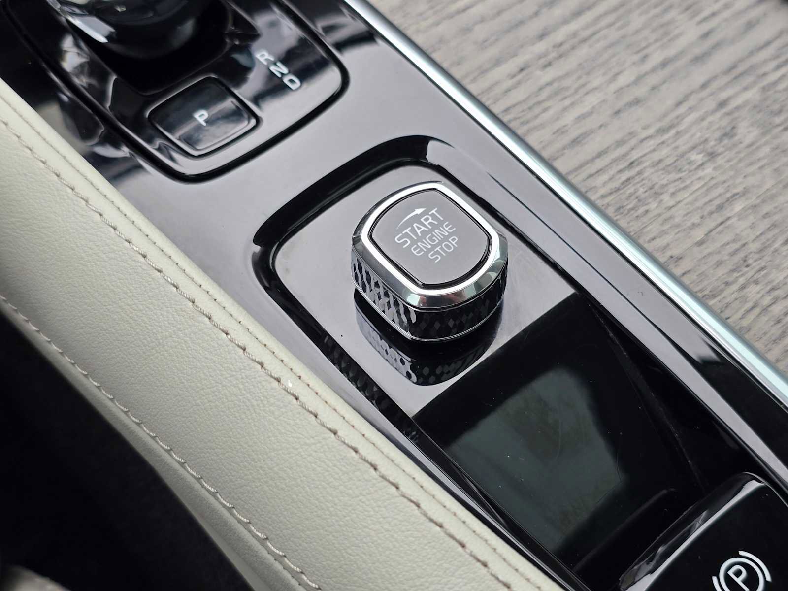 Certified 2023 Volvo XC90 T8 Ultimate w/ Lounge Package image 32