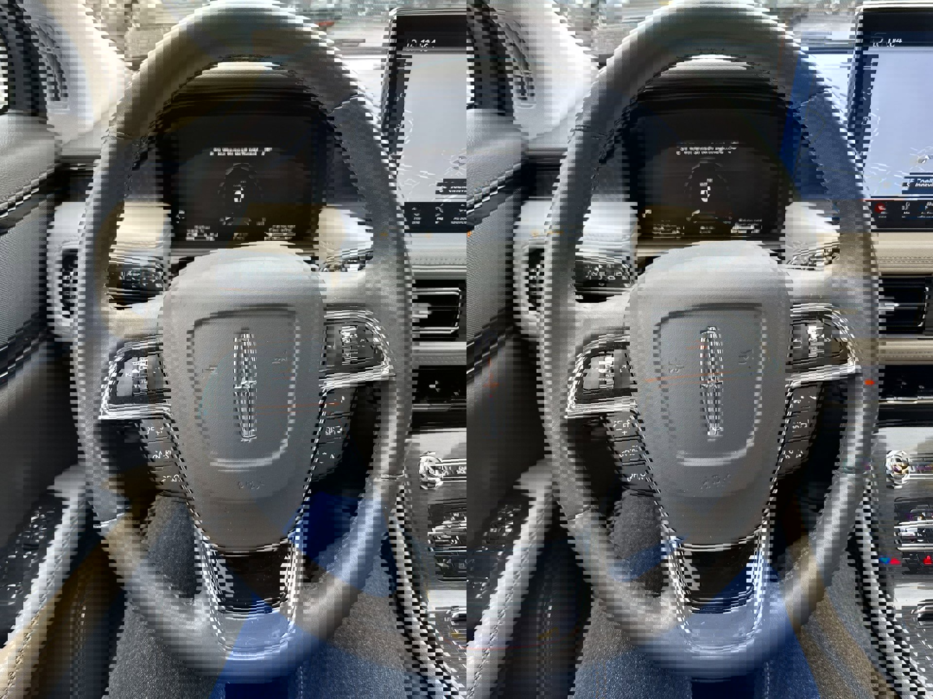 Used 2022 Lincoln Nautilus Reserve image 16