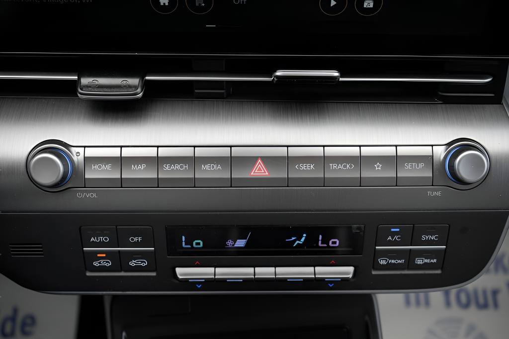 Certified 2024 Hyundai Kona Limited FWD image 33