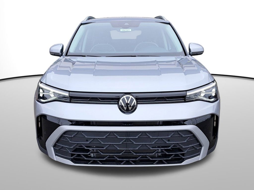 New 2025 Volkswagen Taos SE image 2