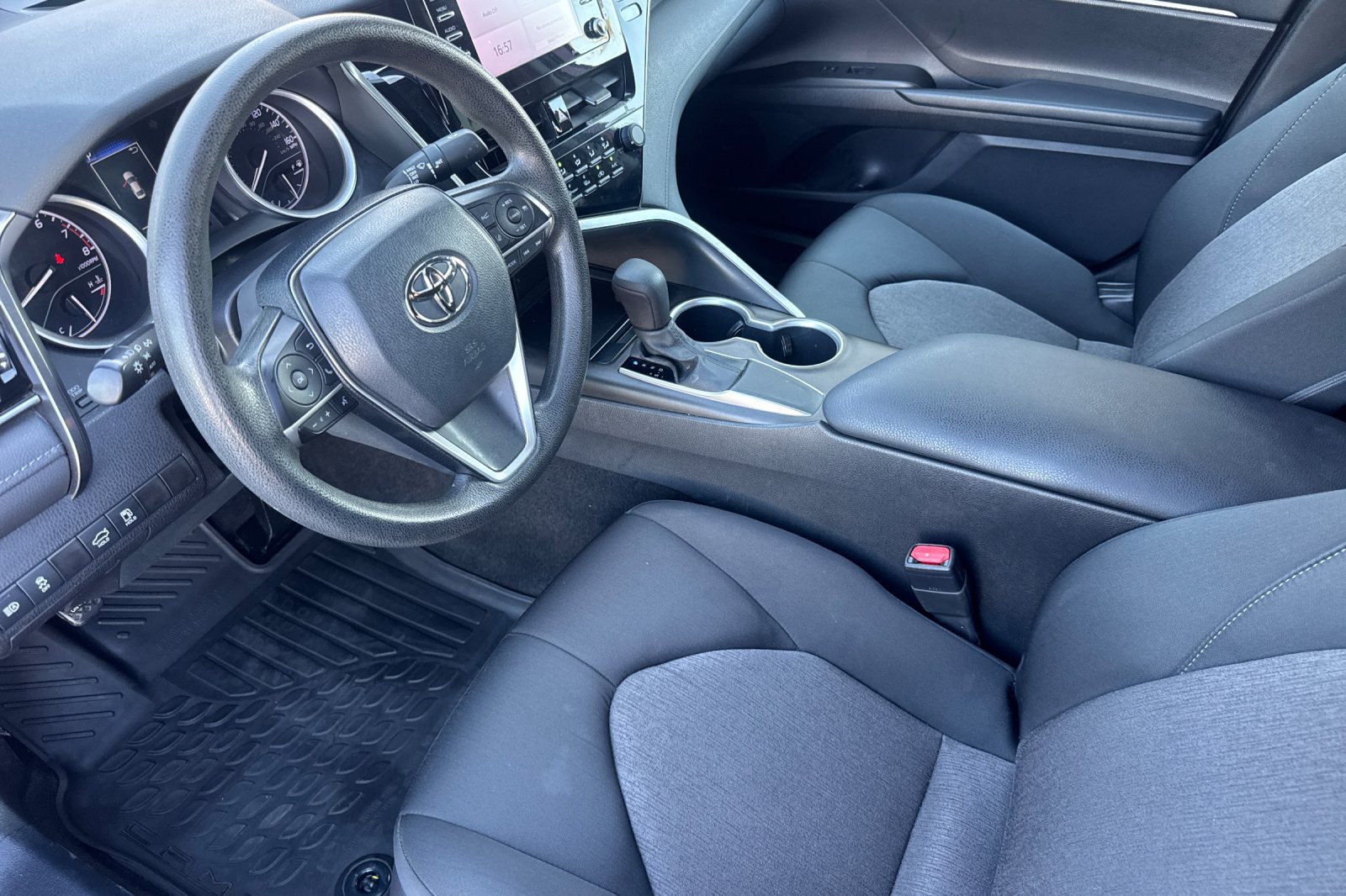 Used 2021 Toyota Camry LE w/ Convenience Package FWD image 3