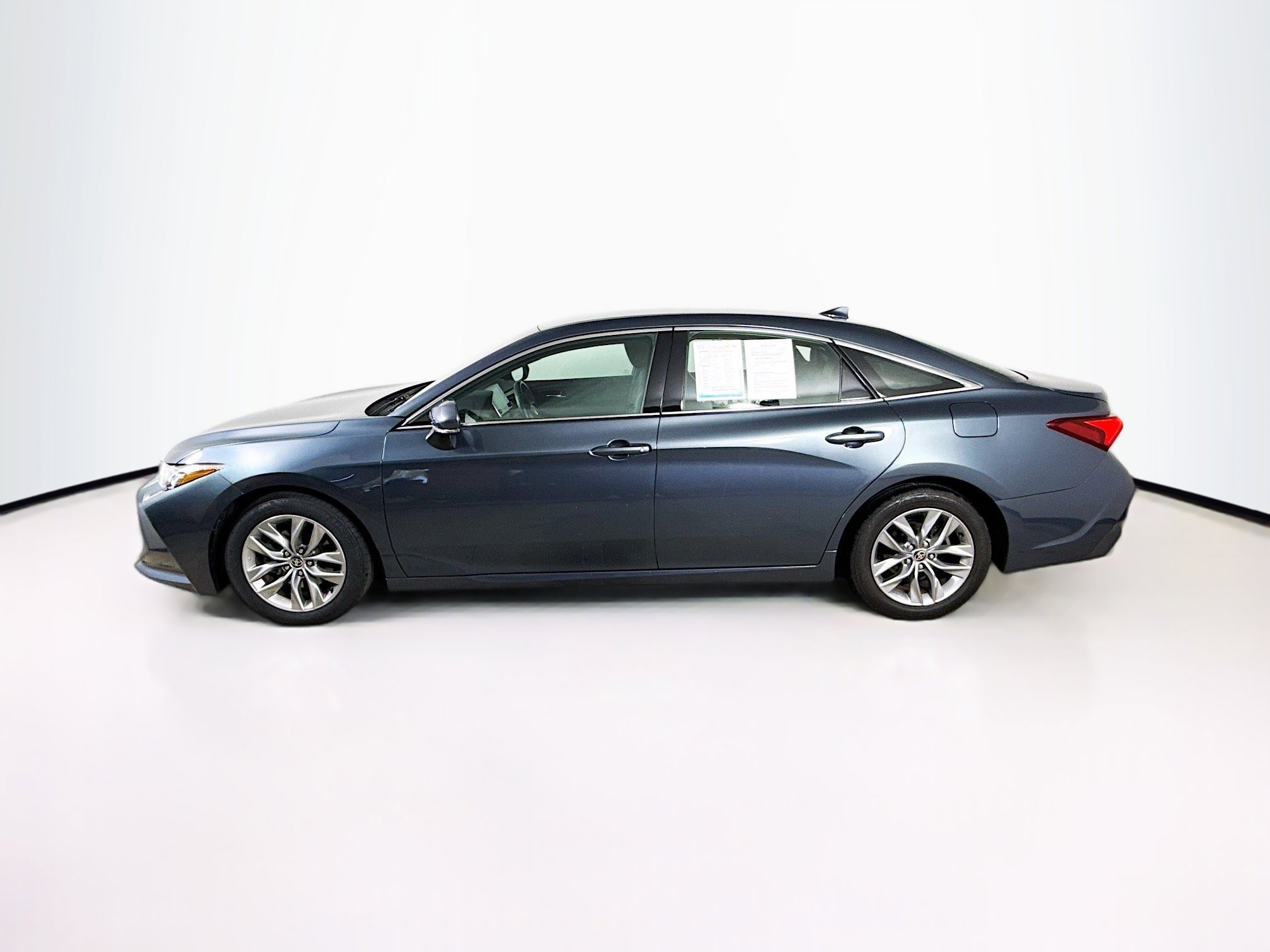 Used 2022 Toyota Avalon XLE image 7