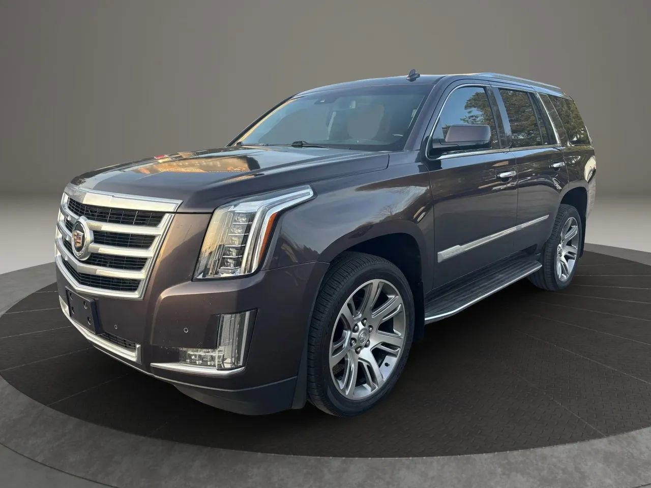 Used 2015 Cadillac Escalade Luxury image 1