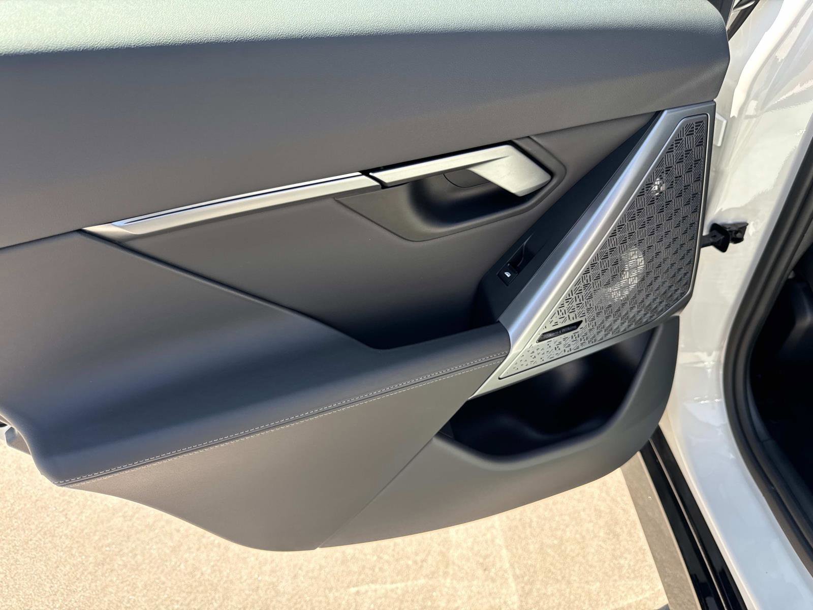 Used 2024 BMW i5 eDrive40i w/ M Sport Package image 9