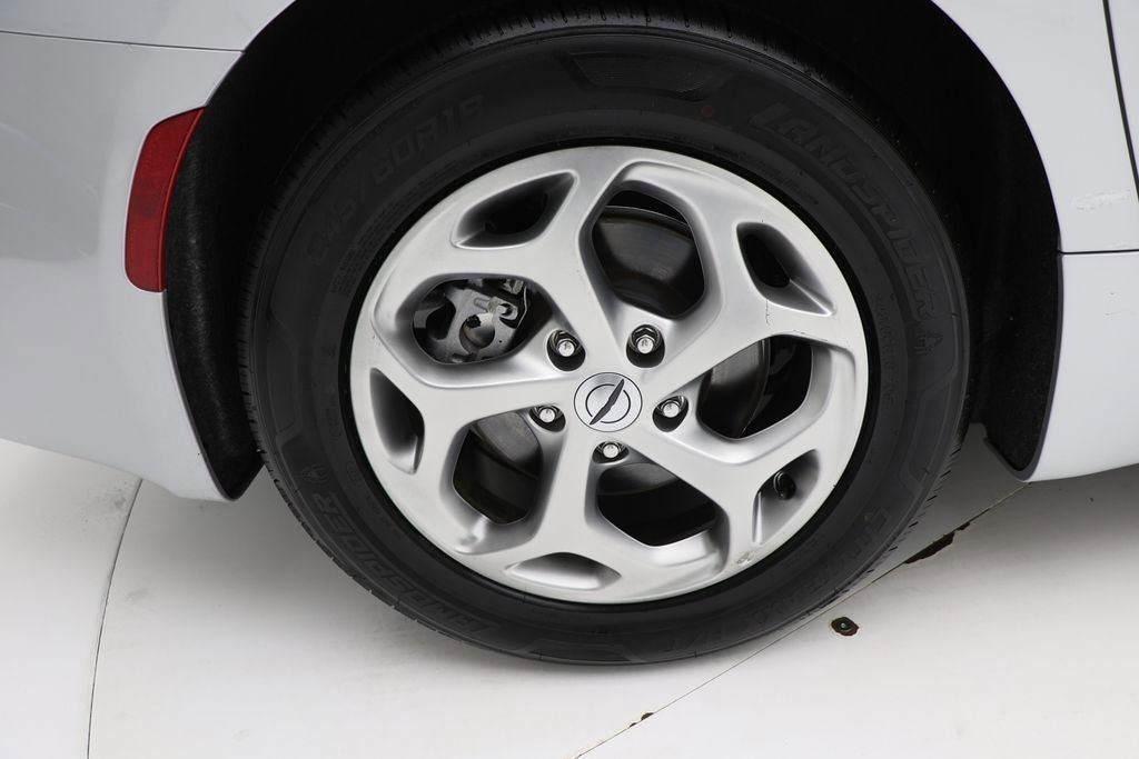 Used 2024 Chrysler Pacifica Limited FWD image 10