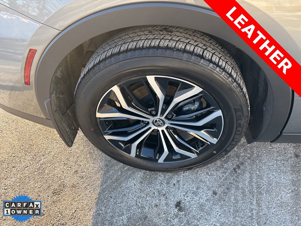 Used 2023 Toyota Crown Limited image 34