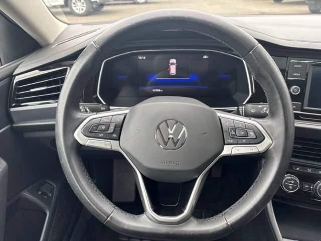 Used 2024 Volkswagen Jetta SE FWD image 19