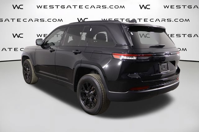 Used 2025 Jeep Grand Cherokee Altitude AWD/4WD image 40