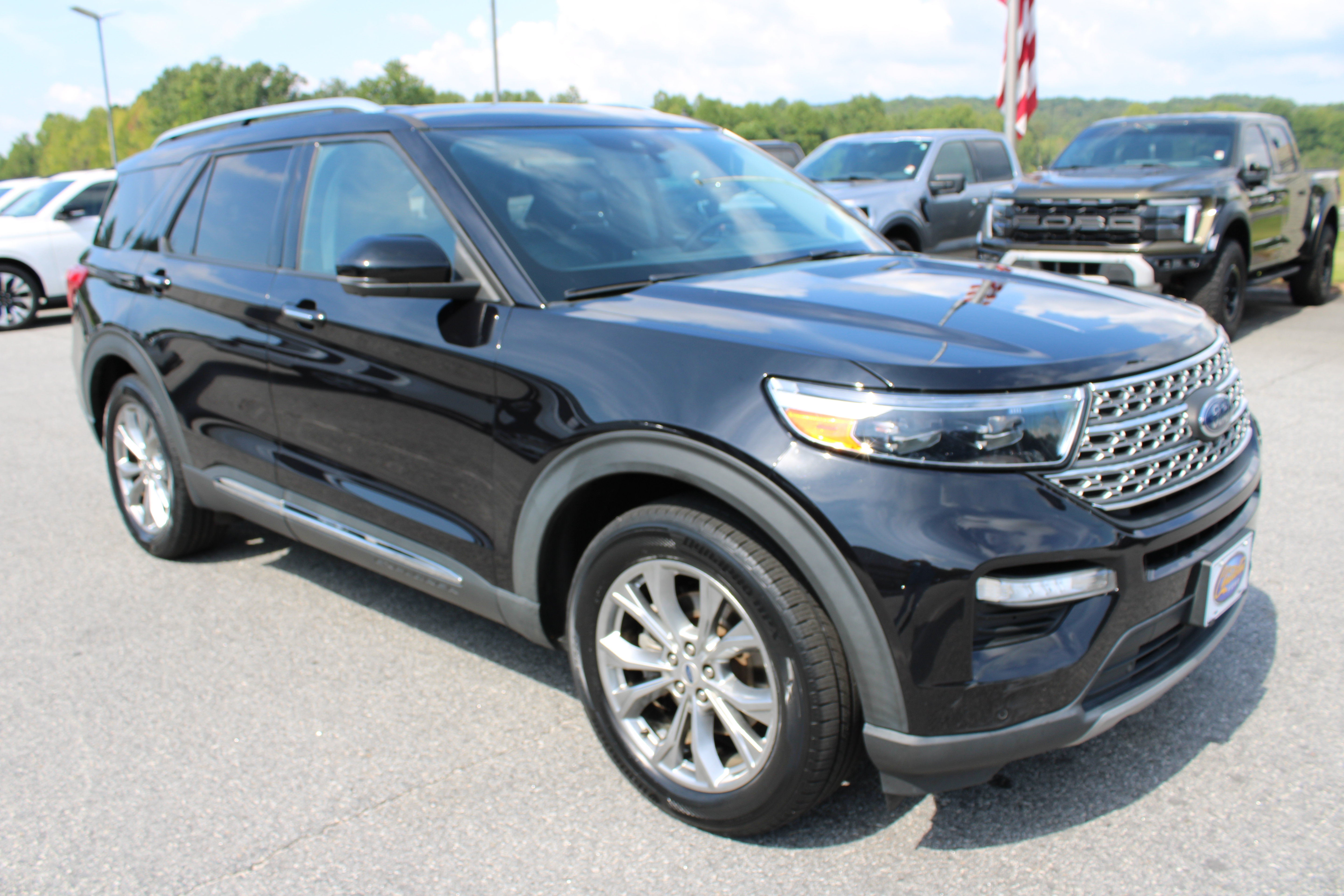 Used 2021 Ford Explorer Limited w/ Equipment Group 301A RWD image 4