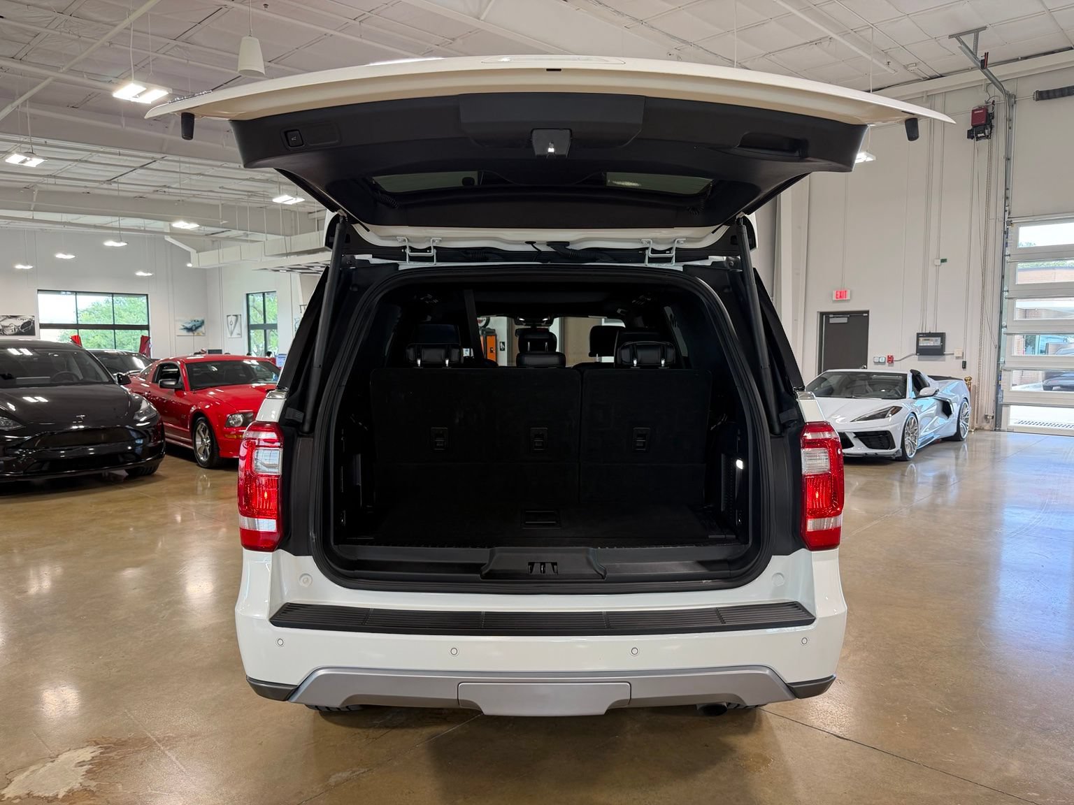 Used 2021 Ford Expedition XLT AWD/4WD image 12