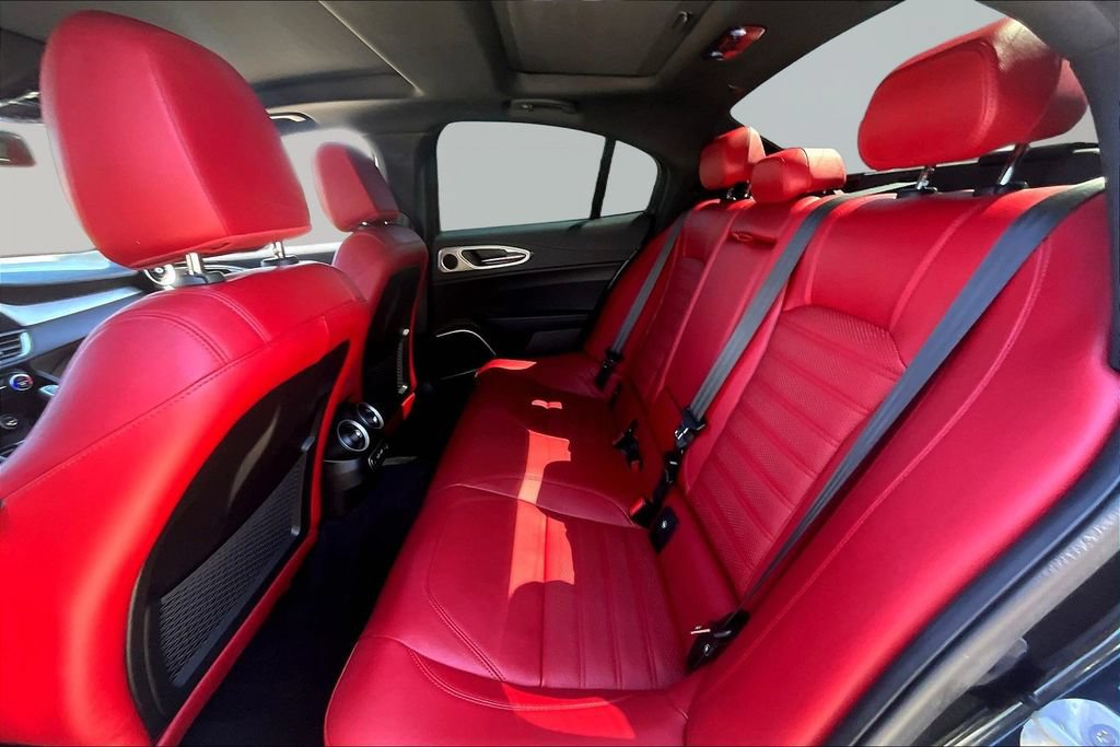 Used 2022 Alfa Romeo Giulia Veloce RWD image 21