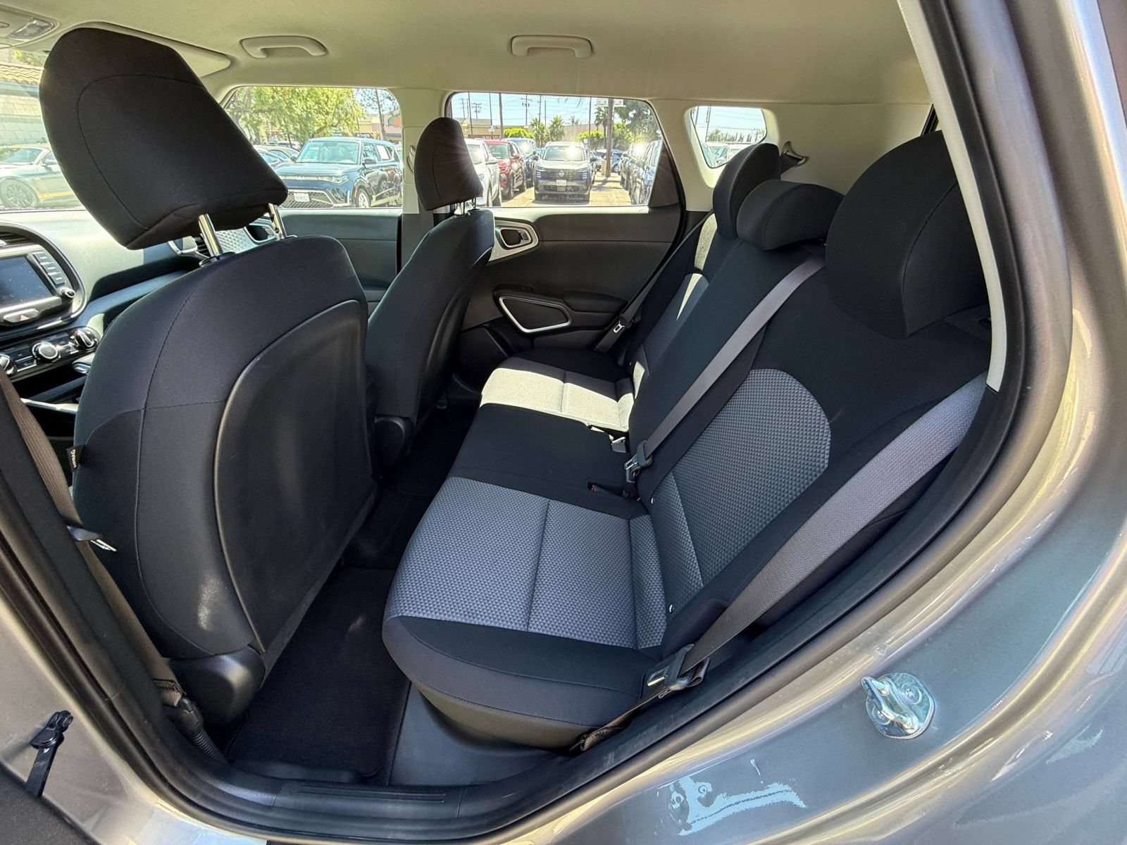 Used 2025 Kia Soul LX w/ LX Technology Package FWD image 21