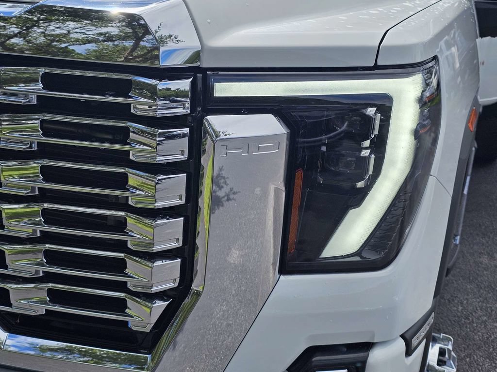 Used 2025 GMC Sierra 3500 Denali w/ Denali Reserve Package AWD/4WD image 10
