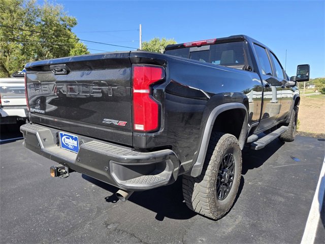 Used 2025 Chevrolet Silverado 2500 ZR2 w/ Technology Package image 4