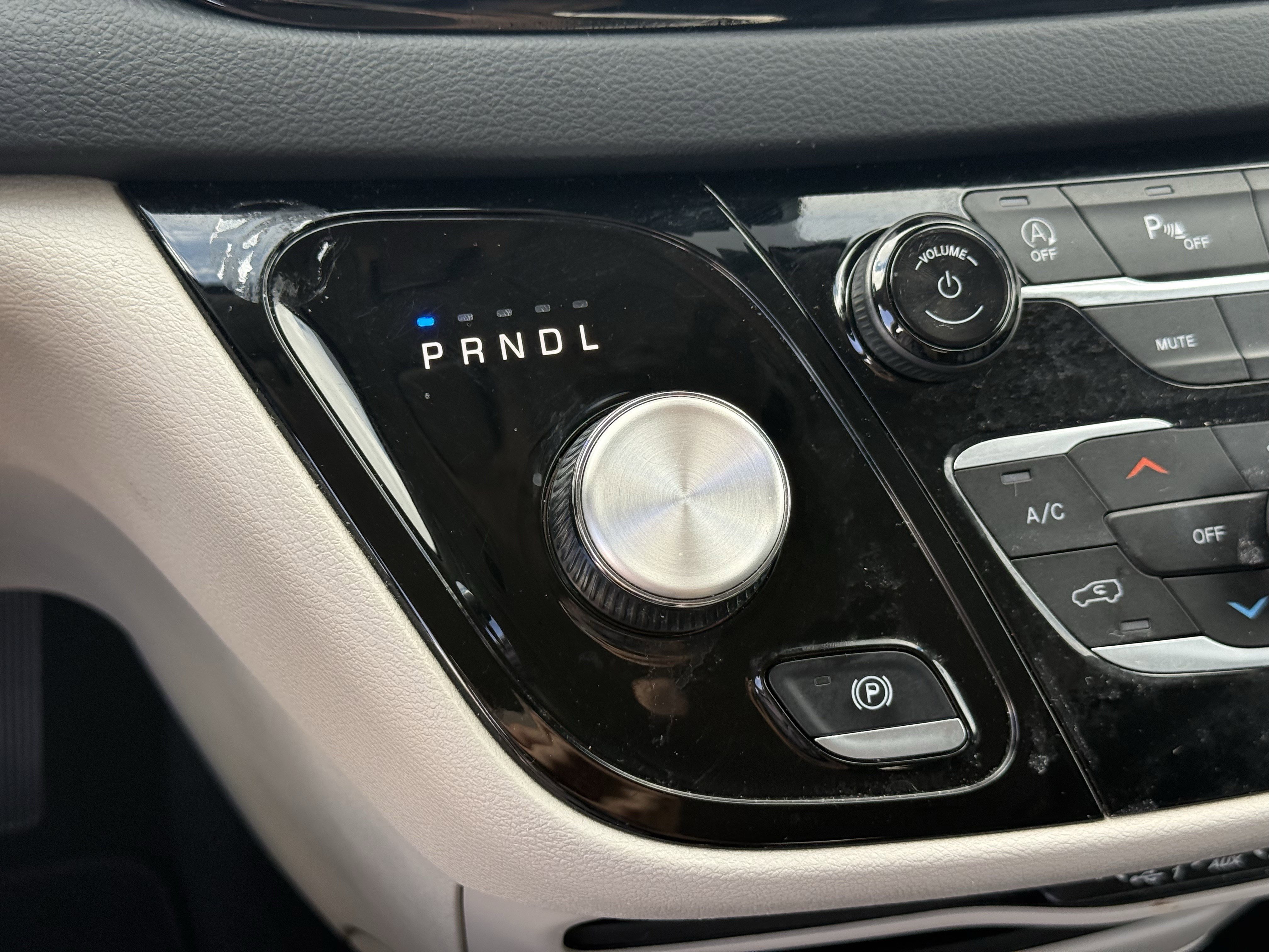 Used 2023 Chrysler Pacifica Touring-L image 19