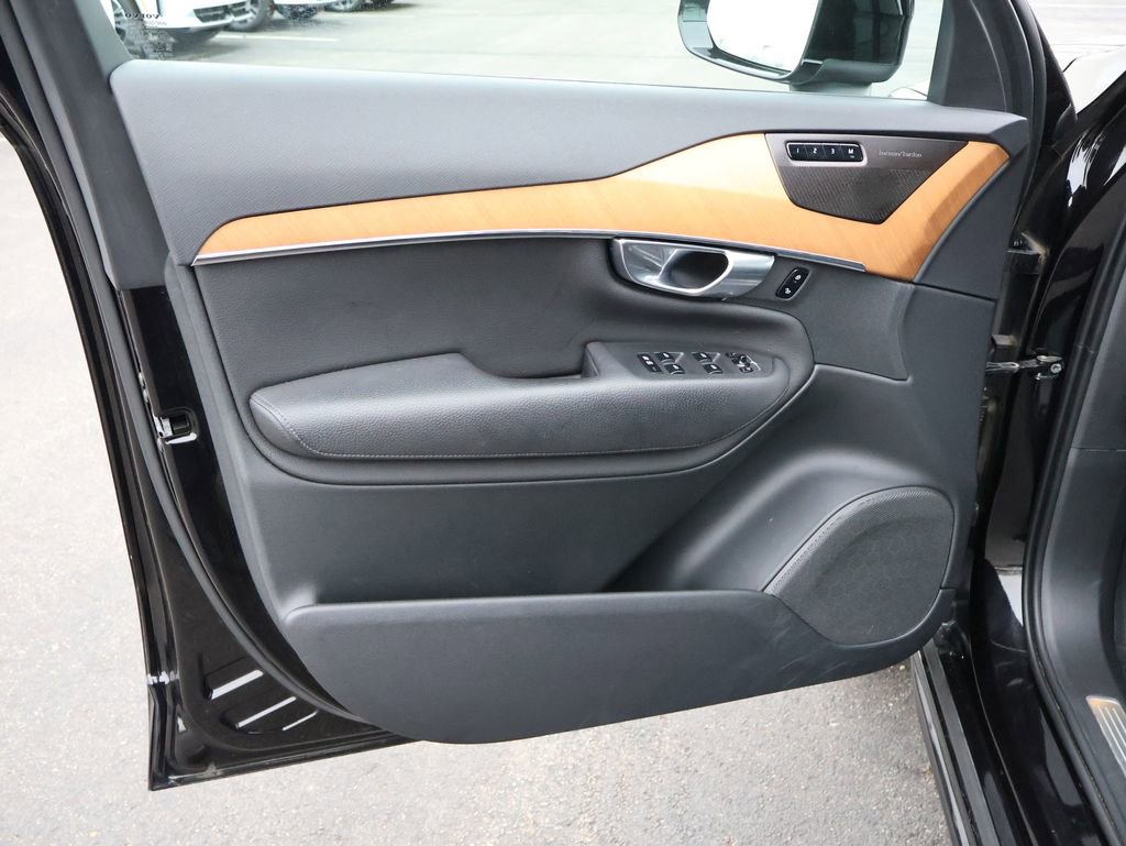 Used 2021 Volvo XC90 T6 Momentum w/ Advanced Package image 24