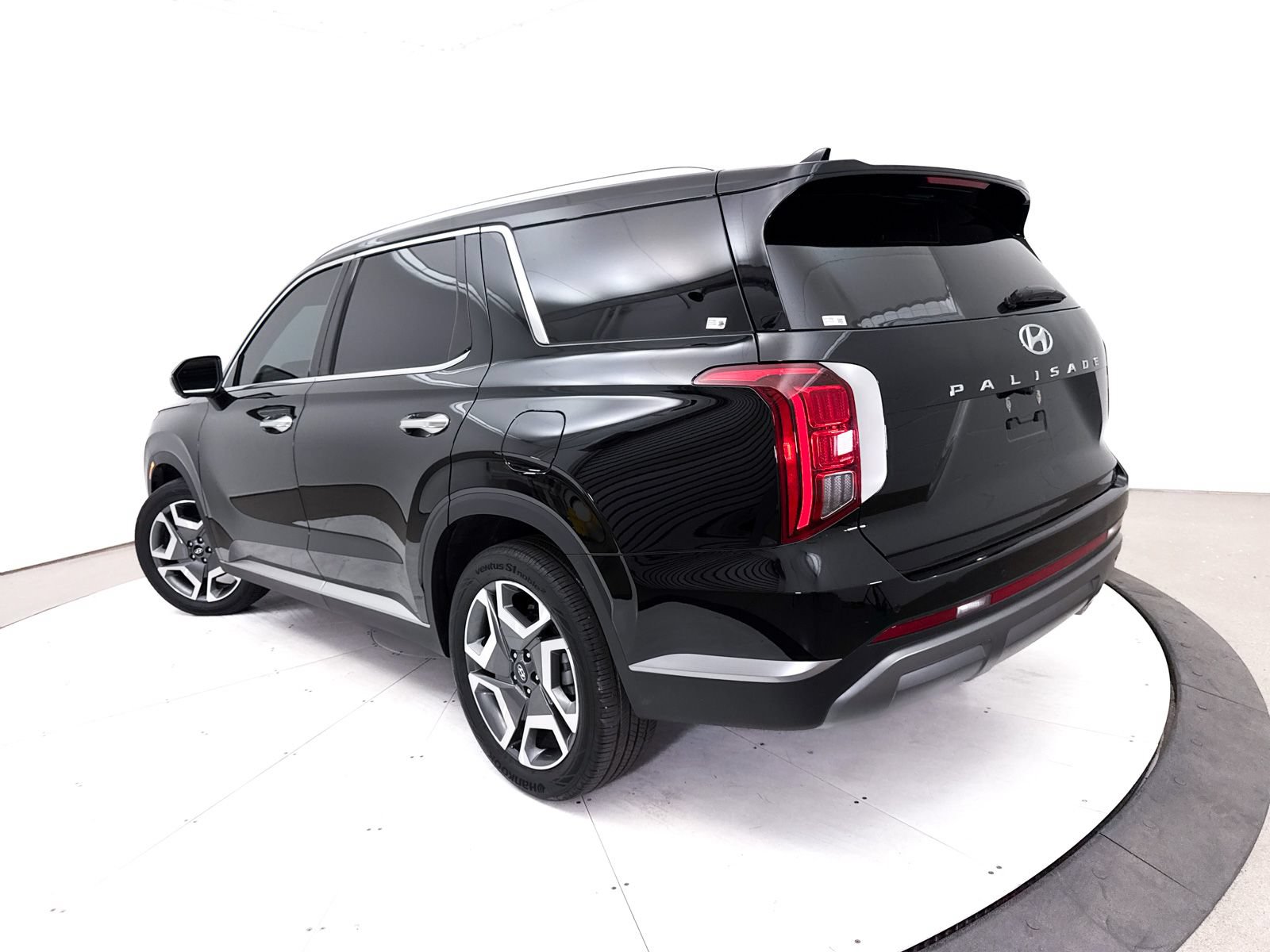 Used 2025 Hyundai Palisade SEL FWD image 3