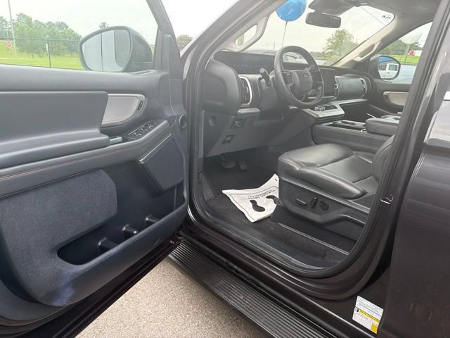 Used 2025 Ford Expedition Active AWD/4WD image 37