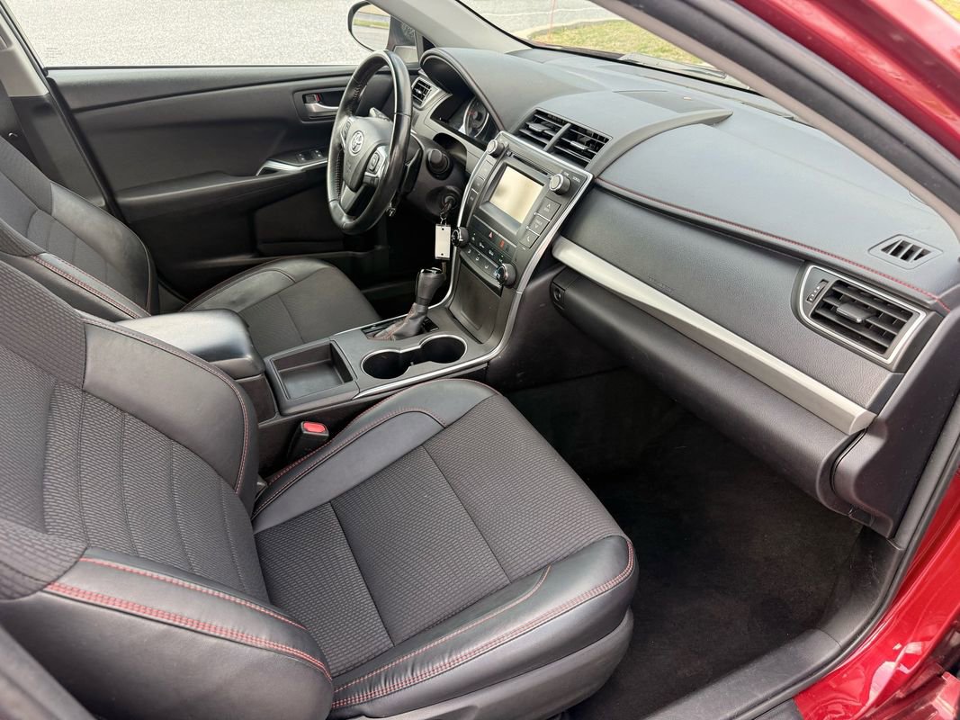 Used 2016 Toyota Camry SE image 14