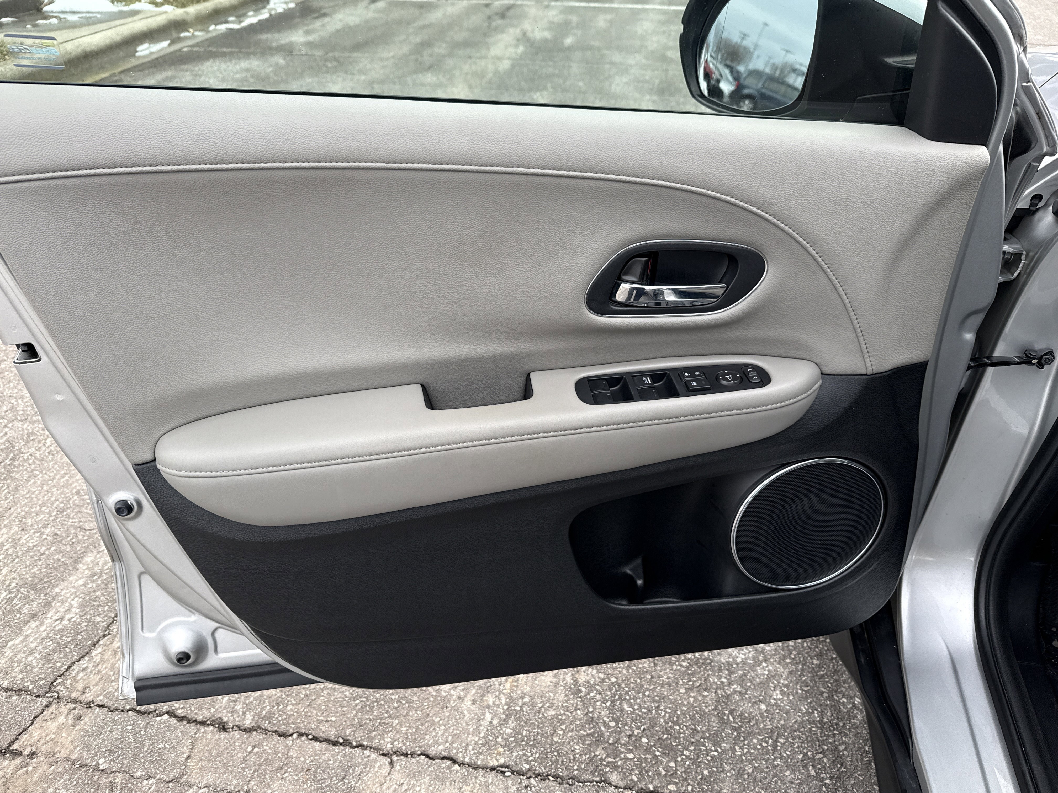 Used 2016 Honda HR-V EX-L image 14